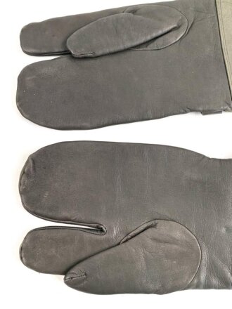 Paar Handschuhe für Kradmelder der Wehrmacht, wohl ungetragenes Paar, Grösse 8 1/2, datiert 1940
