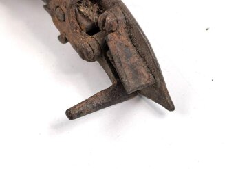 Teil einer  Perkussionspistole. Ohne Bezeichnung, Gesamtlänge 13,5cm, ungereinigt