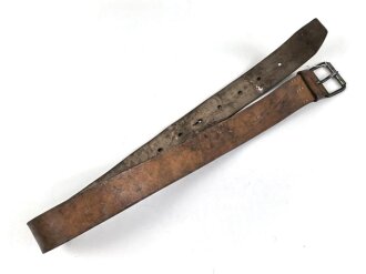 Eindornkoppel aus braunem Leder. Eiserne Schnalle,...