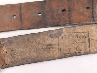 Eindornkoppel aus braunem Leder. Eiserne Schnalle, Riemenhöhe 52mm, Gesamtlänge 126cm