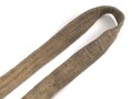Zweidornkoppel aus Webmaterial. Eiserne Schnalle, die genieteten Schnallöcher erinnern an k.u.k. oder tschechische Machart. Gesamtlänge 114cm