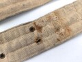 Zweidornkoppel aus Webmaterial. Eiserne Schnalle, die genieteten Schnallöcher erinnern an k.u.k. oder tschechische Machart. Gesamtlänge 114cm