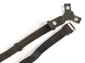 Schweiz, lederner Trageriemen datiert 1943. Gesamtlänge 106cm