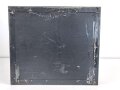Luftwaffe, Filmkasette Fk.30 zum Reihenbildner für Luftaufklärung. Im seltenen Transportgestell. Originallack, Fl.38805, ungereinigtes Stück. Maße 45 x 50 x 22cm, die Grundplatte  43 x50cm