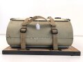 Luftwaffe, Filmkasette Fk.30 zum Reihenbildner für Luftaufklärung. Im seltenen Transportgestell. Originallack, Fl.38805, ungereinigtes Stück. Maße 45 x 50 x 22cm, die Grundplatte  43 x50cm