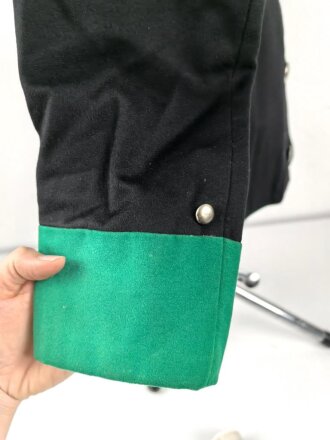 Österreich, schwarze Uniformjacke in gutem Zustand, Schneideretikett aus Wels.