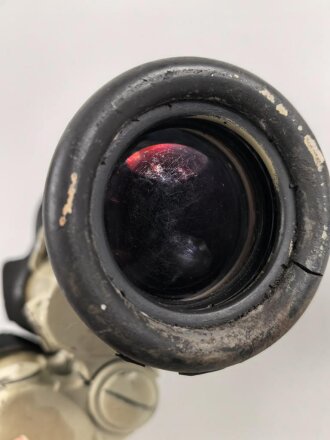 Kriegsmarine, U Boot Fernglas DF 7 x 50. Hersteller blc. Klare Durchsicht, Originallack, die Gummiarmierung beim Ausblick trocken, beim Einblick weich.