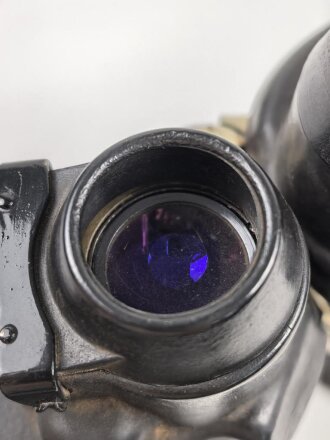 Kriegsmarine, U Boot Fernglas DF 7 x 50. Hersteller blc. Klare Durchsicht, Originallack, die Gummiarmierung beim Ausblick trocken, beim Einblick weich.