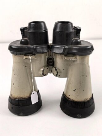 Kriegsmarine, U Boot Fernglas DF 7 x 50. Hersteller blc. Klare Durchsicht, Originallack, die Gummiarmierung beim Ausblick trocken, beim Einblick weich.