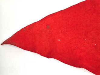 Kriegsmarine Gefechtsstander rot " Gefechtswendgs.Stdt.rot". Maße 91 x 115cm. Ungereinigt, leichter Mottenschaden