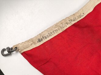Kriegsmarine Gefechtsstander rot " Gefechtswendgs.Stdt.rot". Maße 91 x 115cm. Ungereinigt, leichter Mottenschaden
