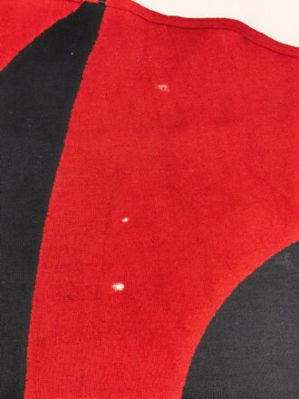Kriegsmarine Gefechtsstander rot " Gefechtswendgs.Stdt.rot". Maße 91 x 115cm. Ungereinigt, leichter Mottenschaden