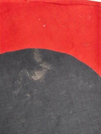 Kriegsmarine Gefechtsstander rot " Gefechtswendgs.Stdt.rot". Maße 91 x 115cm. Ungereinigt, leichter Mottenschaden