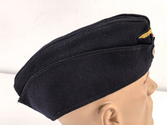 Kriegsmarine, Schiffchen für Mannschaften , der Adler neuzeitlich aufgenäht, ungereinigt, mit Reichsbetriebsnummer