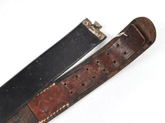 Koppelriemen für Angehörige von Parteiverfbänden. Geschwärztes Leder, Gesamtlänge 98cm