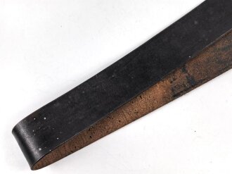 Koppelriemen für Angehörige von Parteiverfbänden. Geschwärztes Leder, Gesamtlänge 98cm