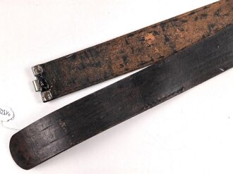 Koppelriemen für Angehörige von Parteiverfbänden. Geschwärztes Leder, Gesamtlänge 98cm