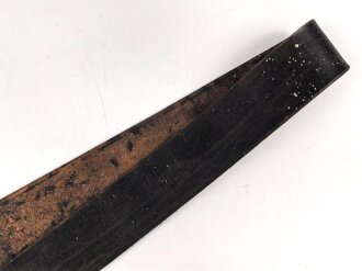 Koppelriemen für Angehörige von Parteiverfbänden. Geschwärztes Leder, Gesamtlänge 98cm