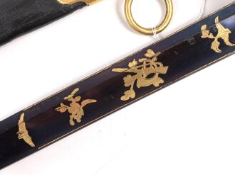 Bayern, Hirschfänger in Luxusausführung um 1850/60. Gebläute Klinge, Lederscheide nicht geschrumpft, vollständige Vergoldung. Gesamtlänge 80cm. Sehr guter Zustand