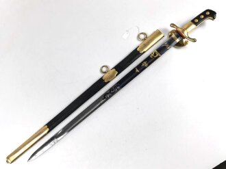 Bayern, Hirschfänger in Luxusausführung um 1850/60. Gebläute Klinge, Lederscheide nicht geschrumpft, vollständige Vergoldung. Gesamtlänge 80cm. Sehr guter Zustand