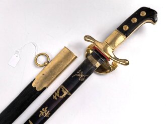 Bayern, Hirschfänger in Luxusausführung um 1850/60. Gebläute Klinge, Lederscheide nicht geschrumpft, vollständige Vergoldung. Gesamtlänge 80cm. Sehr guter Zustand