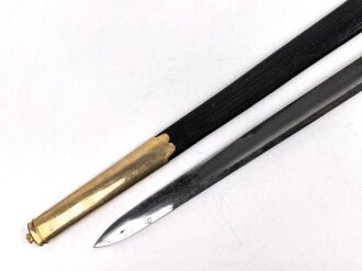 Bayern, Hirschfänger in Luxusausführung um 1850/60. Gebläute Klinge, Lederscheide nicht geschrumpft, vollständige Vergoldung. Gesamtlänge 80cm. Sehr guter Zustand