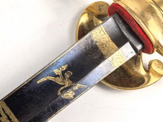 Bayern, Hirschfänger in Luxusausführung um 1850/60. Gebläute Klinge, Lederscheide nicht geschrumpft, vollständige Vergoldung. Gesamtlänge 80cm. Sehr guter Zustand