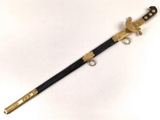 Bayern, Hirschfänger in Luxusausführung um 1850/60. Gebläute Klinge, Lederscheide nicht geschrumpft, vollständige Vergoldung. Gesamtlänge 80cm. Sehr guter Zustand