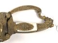 Bayern Beamtendegen. Sehr gut erhaltene Klinge mit beidseitiger Ätzung, die Lederscheide leicht geschrumpft. Die hintere Perlmuttgriffschale alt geklebt, das gefäß sonst gut. Mit dem eher seltenen Portepee