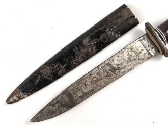 Kampfmesser / Stiefelmesser Wehrmacht. Hersteller "PUMA Solingen" Scheide Originallack