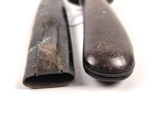 Kampfmesser / Stiefelmesser Wehrmacht. Hersteller "PUMA Solingen" Scheide Originallack