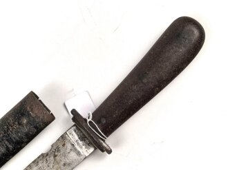 Kampfmesser / Stiefelmesser Wehrmacht. Hersteller "PUMA Solingen" Scheide Originallack