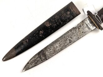 Kampfmesser / Stiefelmesser Wehrmacht. Hersteller "PUMA Solingen" Scheide Originallack