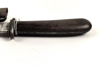 Kampfmesser / Stiefelmesser Wehrmacht. Hersteller "PUMA Solingen" Scheide Originallack