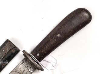 Kampfmesser / Stiefelmesser Wehrmacht. Hersteller "PUMA Solingen" Scheide Originallack