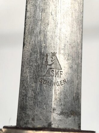 Fliegerdolch für Angehörige des Deutschen Luftsport Verband DLV.  Die Klinge von SMF Solingen mit vielen kleinen Kratzern. Die Belederung Original, die Hakenkreuze vollständig emailliert.