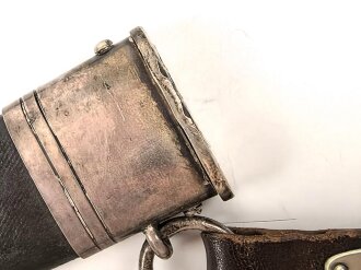 Fliegerdolch für Angehörige des Deutschen Luftsport Verband DLV.  Die Klinge von SMF Solingen mit vielen kleinen Kratzern. Die Belederung Original, die Hakenkreuze vollständig emailliert.