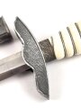 Dolch für Offiziere der Luftwaffe. Die Klinge ohne Hersteller mit vielen kleinen Kratzern, einheitliches Erscheinungsbild, mit passendem Gehänge