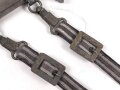 Dolch für Offiziere der Luftwaffe. Die Klinge ohne Hersteller mit vielen kleinen Kratzern, einheitliches Erscheinungsbild, mit passendem Gehänge