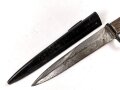 1. Weltkrieg, Grabendolch für Offiziere mit Hirschhorngriffschalen. Original geschwärztes Stück, die Klinge "gereinigt"