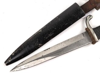 1. Weltkrieg, Grabendolch für Offiziere. Die Scheide original lackiert, saubere Klinge