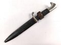 1. Weltkrieg, Grabendolch für Offiziere. Die Scheide original lackiert, saubere Klinge