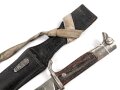 Extraseitengewehr KS98 mit Hirschhorngriffschalen. Hersteller E.Pack & Söhne Solingen. Saubere Klinge, Scheide Originallack, in Lacklederkoppelschuh mit Troddel
