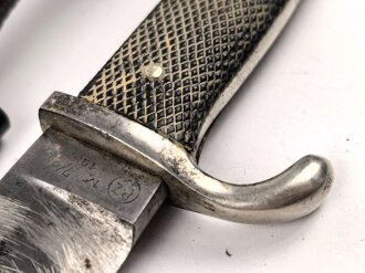 Fahrtenmesser für Angehörige der Hitlerjugend. Ungereinigtes Stück, die Klinge stark gebraucht, Hersteller M7/27 1938
