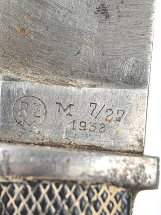 Fahrtenmesser für Angehörige der Hitlerjugend. Ungereinigtes Stück, die Klinge stark gebraucht, Hersteller M7/27 1938