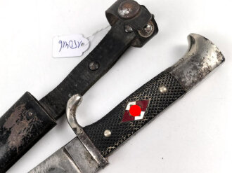 Fahrtenmesser für Angehörige der Hitlerjugend. Ungereinigtes Stück, die Klinge stark gebraucht, Hersteller M7/27 1938