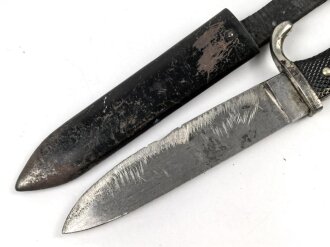 Fahrtenmesser für Angehörige der Hitlerjugend. Ungereinigtes Stück, die Klinge stark gebraucht, Hersteller M7/27 1938