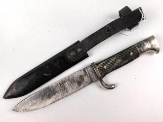 Fahrtenmesser für Angehörige der Hitlerjugend. Ungereinigtes Stück, die Klinge stark gebraucht, Hersteller M7/27 1938