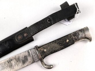 Fahrtenmesser für Angehörige der Hitlerjugend. Ungereinigtes Stück, die Klinge stark gebraucht, Hersteller M7/27 1938