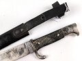 Fahrtenmesser für Angehörige der Hitlerjugend. Ungereinigtes Stück, die Klinge stark gebraucht, Hersteller M7/27 1938